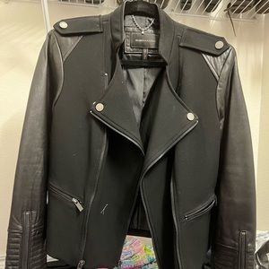 BCBGMAXAZRIA CLASSIC LEATHER MOTO JACKET LARGE
